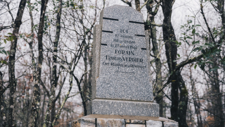 Stèle dédiée à François Verdier en forêt de Bouconne