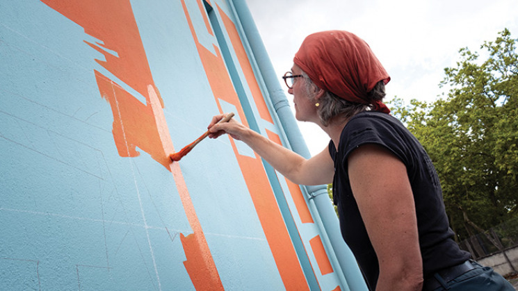 Une fresque sur un bâtiment des Archives départementales