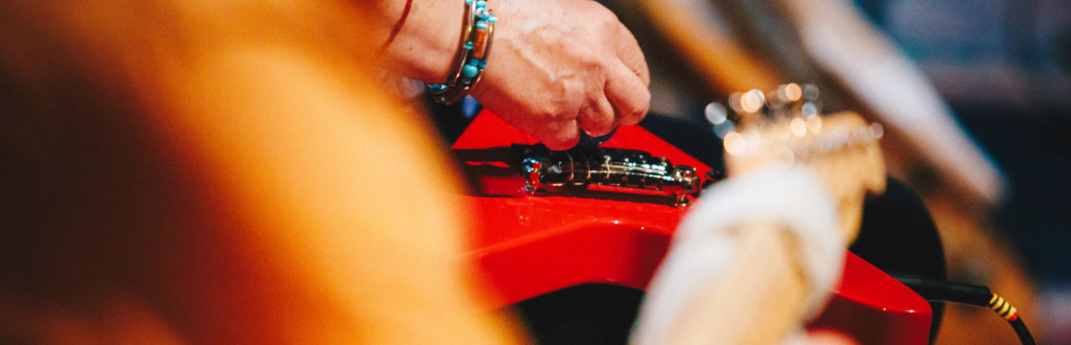 les mamies guitares en représentation.