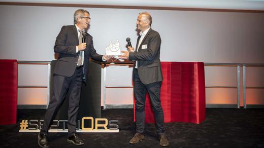 Jean-Michel Fabre a remis le prix développement durable à la société Open airlines