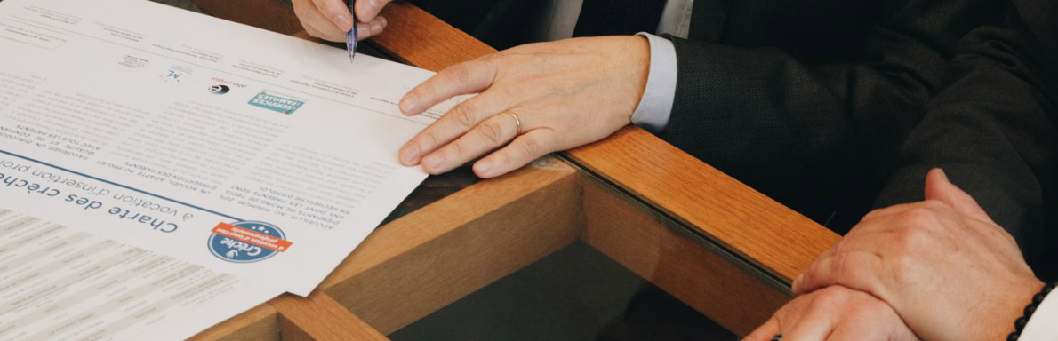Signature de la charte de soutien aux crèches à vocation d'insertion professionelle.