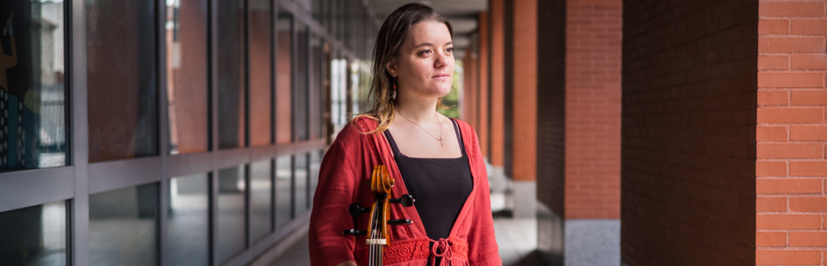 Estelle Besingrand, violoncelliste du groupe Lyra, à retrouver en concert, le 20 juillet dans le cadre des mercredis de 31 notes d’été.