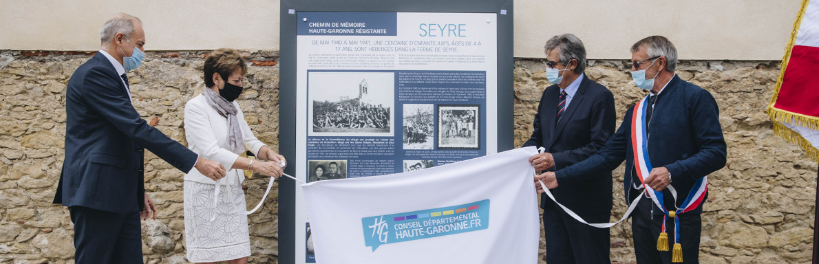 Dévoilement d'un plaque commmémorative en hommage aux enfants réfugiés à Seyre.