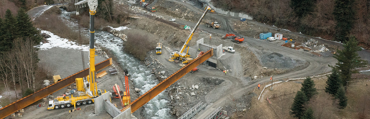 Pose des poutres du Pont de Ravi