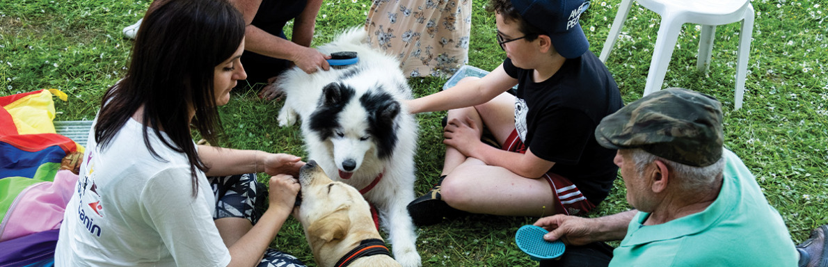 Médiation canine à la Maison des solidarités de La Salvetat-Saint-Gilles