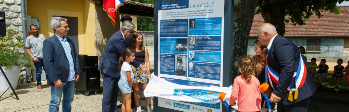 La plaque a été dévoilée le 13 juin 2022