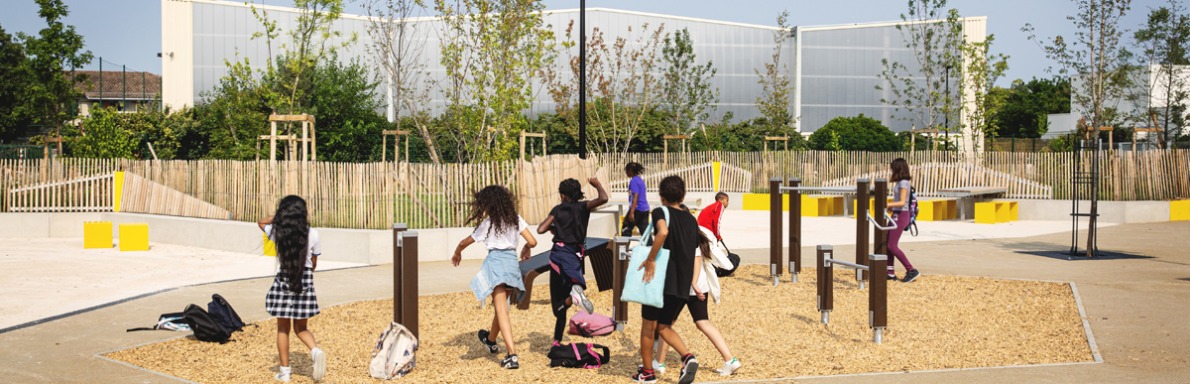 Cours végétalisée, Collège Rosa Parks à Toulouse.