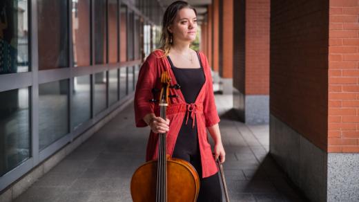 Estelle Besingrand, violoncelliste du groupe Lyra, à retrouver en concert, le 20 juillet dans le cadre des mercredis de 31 notes d’été.