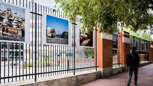 Les expositions sur les grilles de l'Hôtel du Département