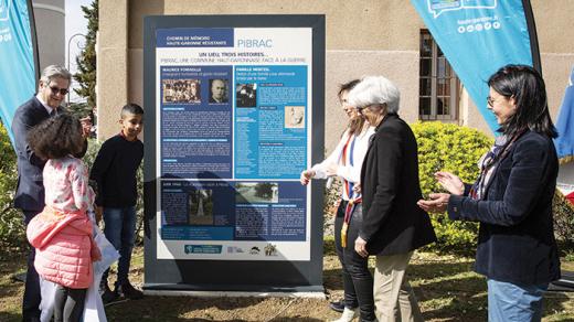 Dévoilement de la plaque en hommage aux martyrs de Pibrac.