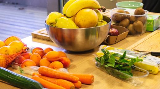 Les fruits prêts à être transformés en smoothie