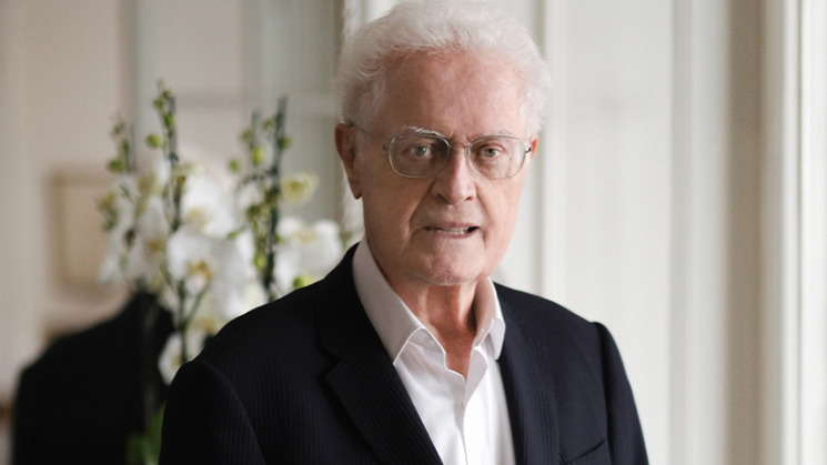 Lionel Jospin sort son nouveau livre, Un temps troublé aux éditions du Seuil.