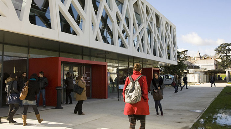Les étudiants bénéficient des dispositifs d'aides du Département.