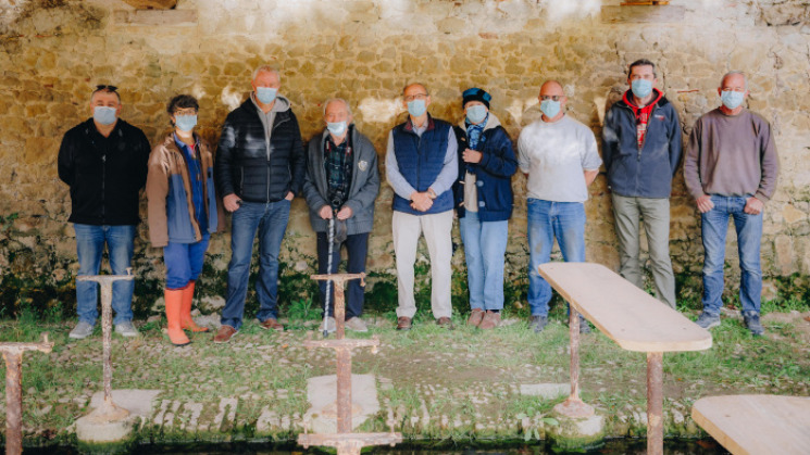 L'équipe de restauration du lavoir du Faget