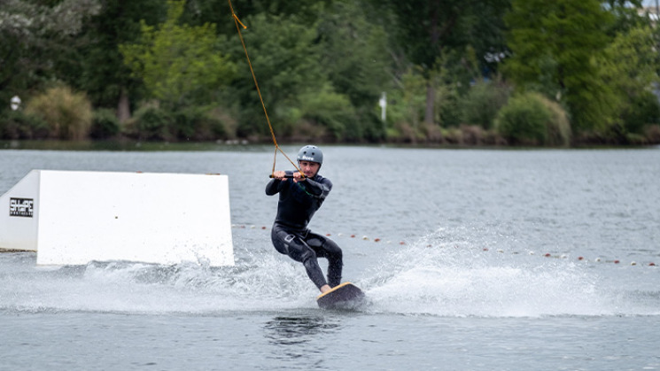Clément de Prémonville, champion de wakeskate.
