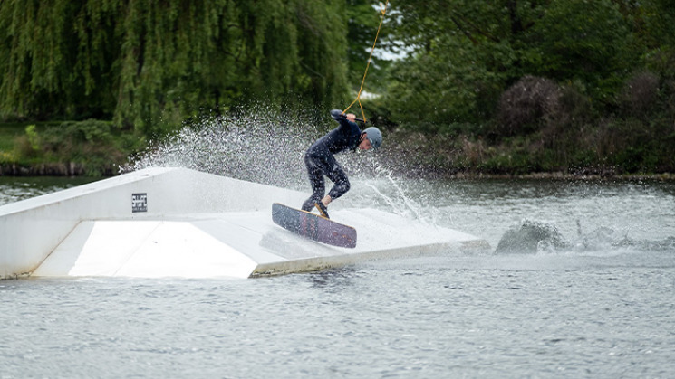 Clément de Prémonville, champion de wakeskate.