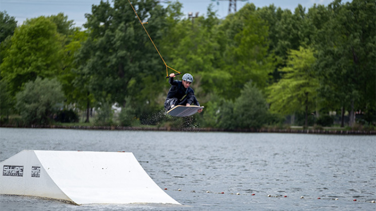Clément de Prémonville, champion de wakeskate.