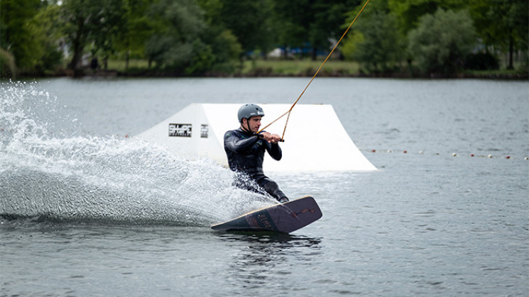 Clément de Prémonville, champion de wakeskate.
