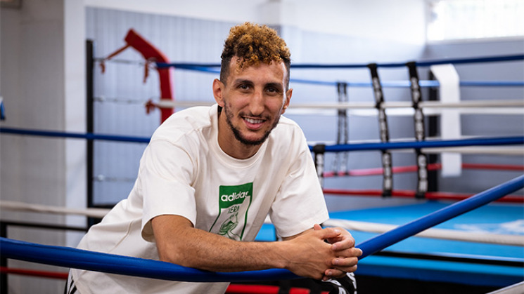 Sofiane Oumiha, boxeur toulousain qualifié aux JO de Paris.