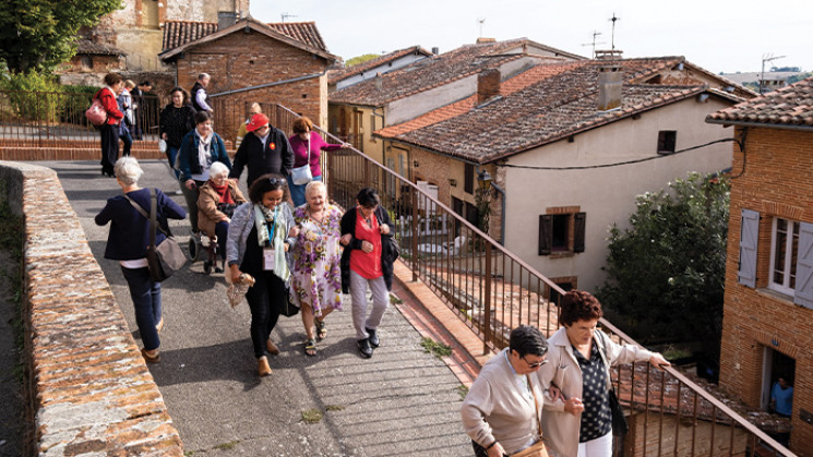 Des seniors de l'association des Petits frères des pauvres en visite à Verfeil