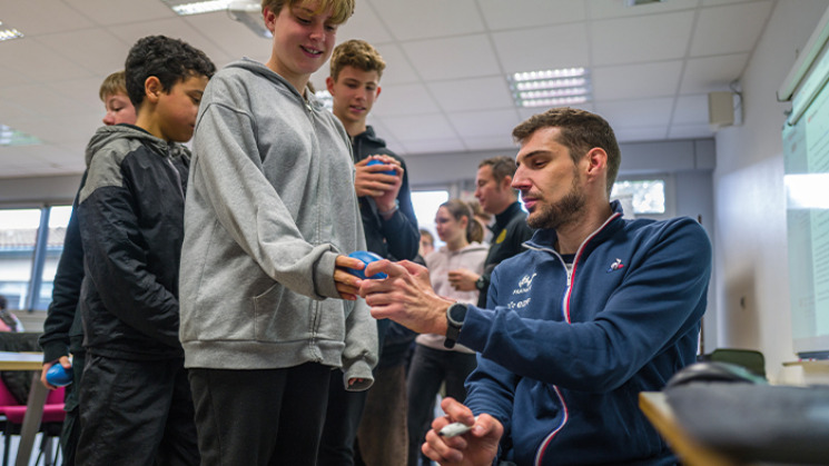 Visite de Rodolphe Jarlan de Stade Toulousain handisport au collège Jules Verne de Plaisance-du-Touch.