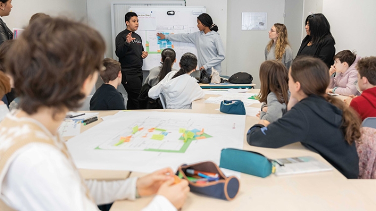 Les collégiens d'Anatole France travaillent sur le projet de végétalisation de leur cour de récréation