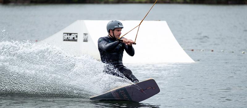 Clément de Prémonville, champion de wakeskate.